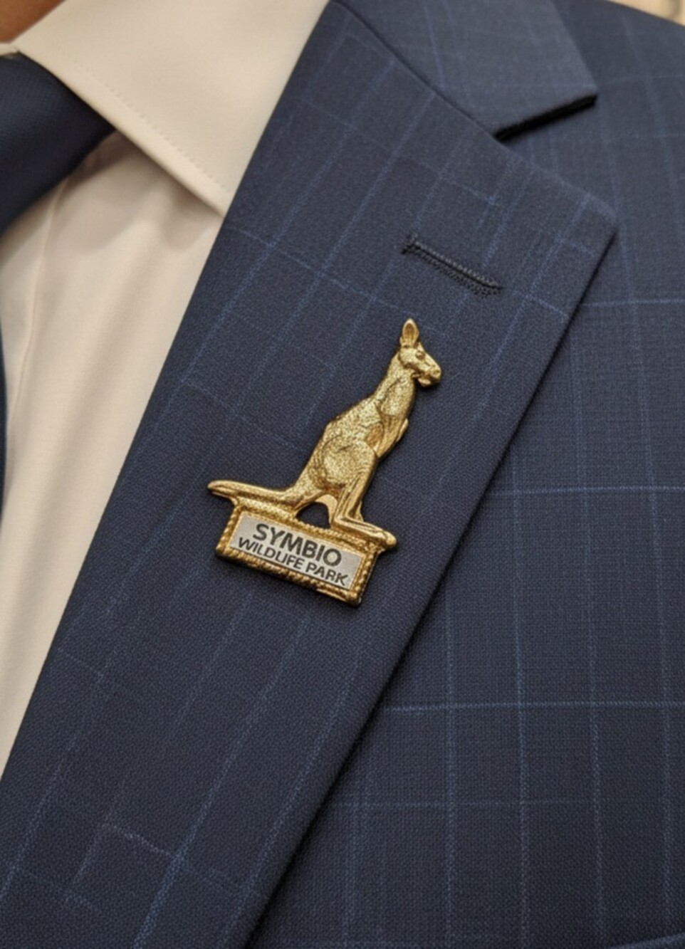 Symbio Wildlife Park Kangaroo Pin Souvenir Australia Vintage Gold Tone Lapel...